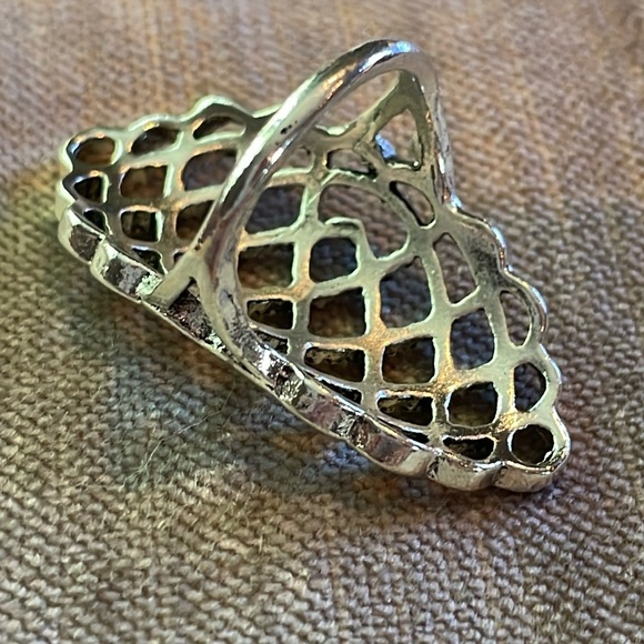 Silver Lace Elongated Diamond Shaped Ring Size 6.5 - Picture 2 of 6